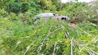 Auto terenowe wypadło z drogi na Gocławiu 