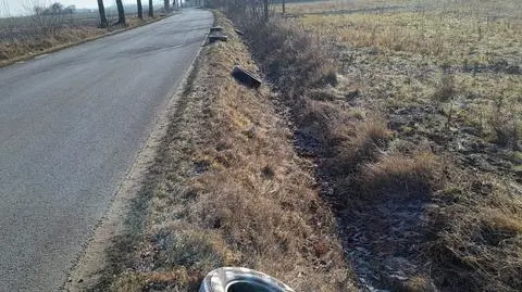 Opony leżą wzdłuż dróg powiatu radomskiego