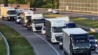 Korek na A2 po pożarze auta