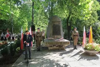 Uroczystości przy kamieniu "Żołnierzom Żywiciela" 