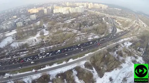 3 kilometry korka na Wisłostradzie. Nagranie z drona