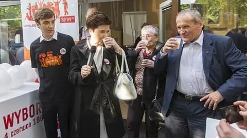 Toast na placu Konstytucji. "Za Warszawę i za Polskę"