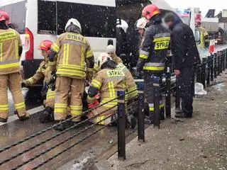 Bus zderzył się z ciężarówką na trasie S2