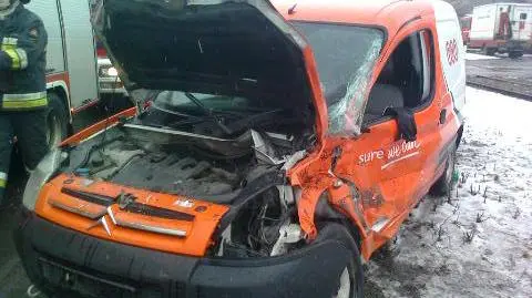Zderzenie citroena z tramwajem Kierowca zakleszczony