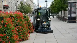 Szorowarka na chodnikach Warszawy