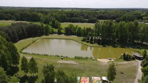 Czteroletnie dziecko wpadło do stawu. Było reanimowane