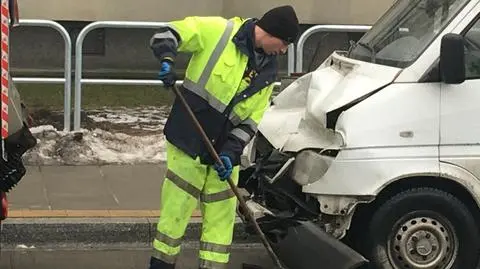 Zderzenie busa, "elki" i samochodu dostawczego