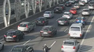 Korek po zderzeniu trzech samochodów na S8