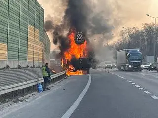 Pożar dźwigu samochodowego na trasie S8