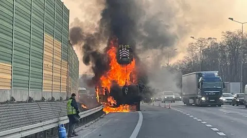 Pożar dźwigu samochodowego na trasie S8