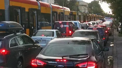 2 osobówki i "23"  zderzyły się na Obozowej