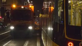 Uszkodzony tramwaj na Nowowiejskiej