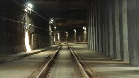 Pociąg zepsuł się w tunelu. Utrudnienia