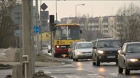 Linie E "wożą powietrze". "Aż szlag człowieka trafia"