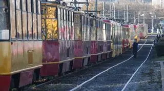 Korek tramwajowy po zderzeniu autokaru z tramwajem