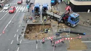 Awaria wodociągowa na skrzyżowaniu Grochowskiej z Zamieniecką