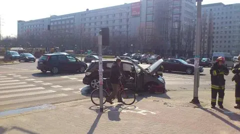 Wypadek na skrzyżowaniu. Dwie osoby ranne