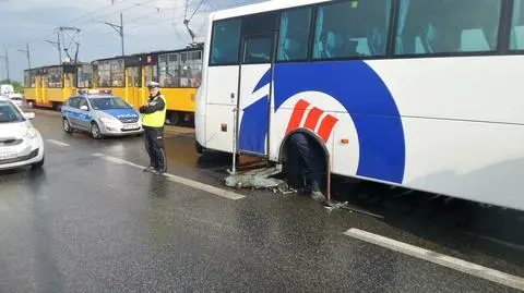 Zepsuty autokar zablokował most Poniatowskiego