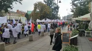 Służba zdrowia protestuje w Warszawie