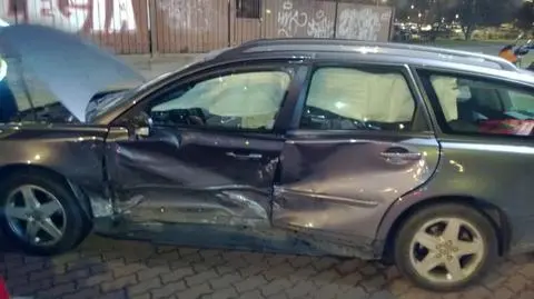 Opel uderzył w volvo. "Nie ustąpiła pierwszeństwa"