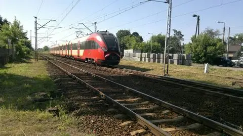 Kobieta potrącona przez pociąg. Trafiła do szpitala