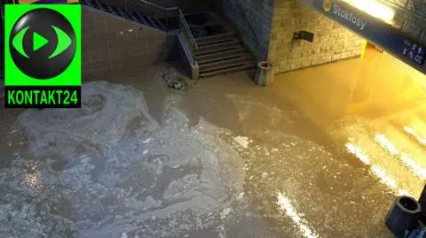 Pękła rura na stacji Stokłosy