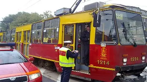 Tramwaj poturbował osobówkę