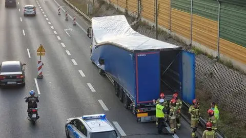 Ładunek uszkodził naczepę ciężarówki