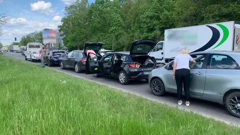 Zderzenie czterech aut na Białołęce. Jeden z kierowców nietrzeźwy, dwie osoby w szpitalu