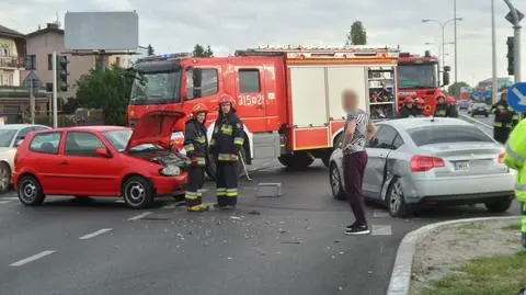 Wypadek na Radzymińskiej.  Jedna osoba w szpitalu 