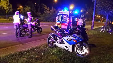 Jechał Sobieskiego, spadł z motocykla 