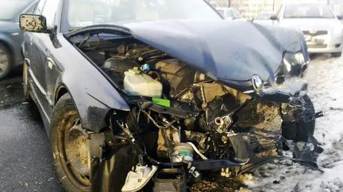 BMW rozbite na wiadukcie