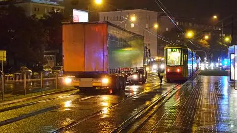 Tiry na torach, jeden po drugim. Tramwaje stanęły na Kercelaku