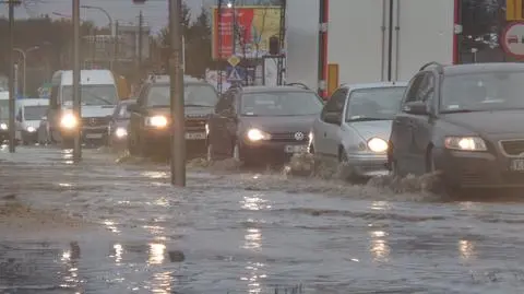 "Rzeka" na Wale Miedzeszyńskim. Kilometrowe korki