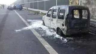 Spalone auto na autostradzie A2 