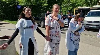 Aktywistki protestują przeciwko zbrodniom rosyjskim na Ukrainie