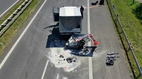 Poważny wypadek na "siódemce": samochód wjechał w robotników drogowych