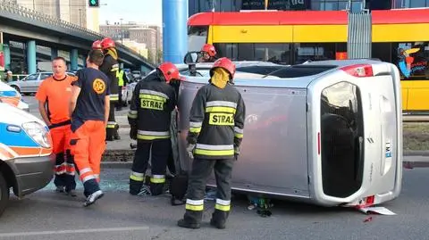 Citroen na boku. Centrum w korku