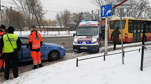 Autobus miejski zderzył się z samochodem