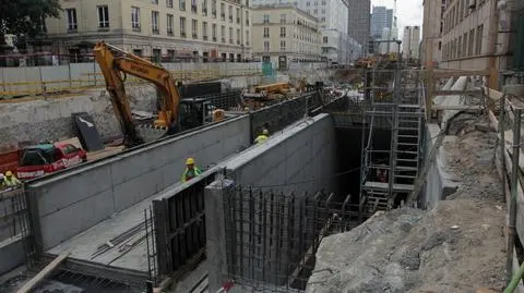 Wyjścia ze stacji metra nabierają kształtów