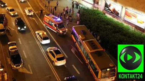 Autobus wpadł na chodnik. Kobietę przygniotła latarnia
