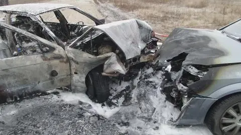 Zderzenie i pożar. "Kierowca BMW nie zapanował nad pojazdem"