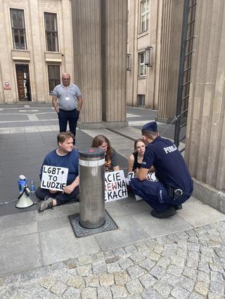 Protest młodych przed Ministerstwem Edukacji i Nauki