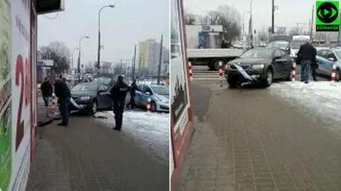 Wjechał na chodnik przy rondzie Wiatraczna