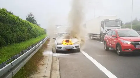 Pożar taksówki na trasie S2