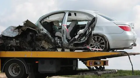 Czołowe zderzenie za Płońskiem. "Zginął ojciec, który podróżował z dzieckiem"