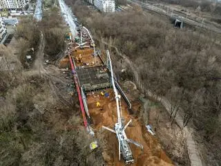 Betonowanie płyty głównej wiaduktu na ulicy Marywilskiej