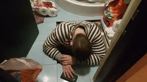 Zamiast w więzieniu, siedział pod podłogą