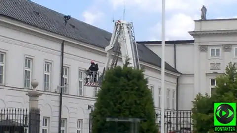 Wozy strażackie, ewakuacja przez okno. Ćwiczenia w Pałacu Prezydenckim