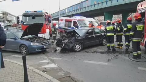 "Kierowca BMW przejechał na czerwonym". Utrudnienia na Woli